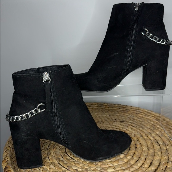 JustFab Ankle Bootie Women’s 7 Mariah Block Heel Chain Bootie Black - Picture 5 of 7